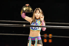 紫雷美央の引退理由は結婚！？旦那は？本名や試合動画や入場曲.